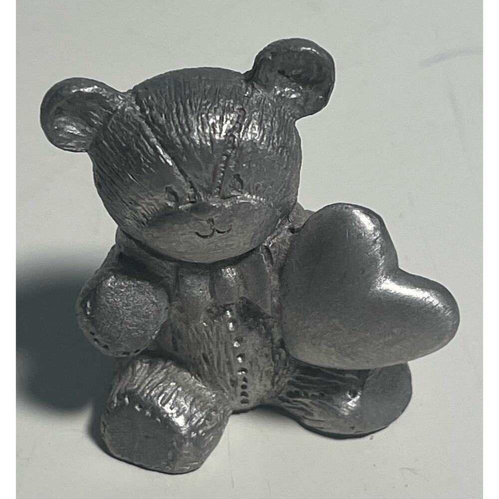 Collectible SPOONTIQUES 1982 Pewter Bear w/ Heart 1.25" In